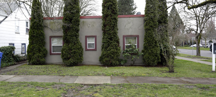 1090-1098 Capitol St NE in Salem, OR - Building Photo - Building Photo