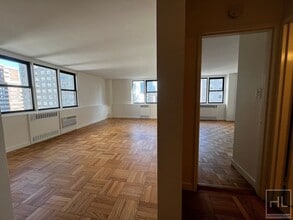 East 79th Street, Unit 12U in New York, NY - Foto de edificio - Building Photo