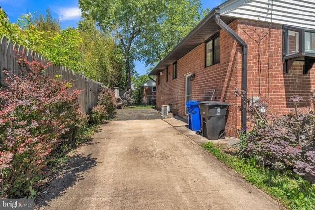 property at 1316 S Buchanan St