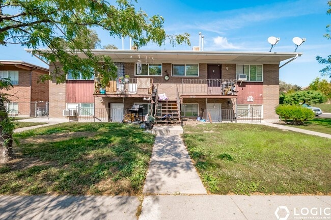 property at 1600 Ivy Cir