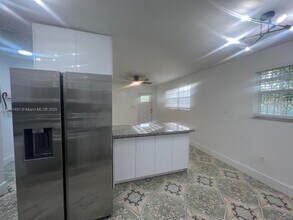 3081 NW 94th St in Miami, FL - Building Photo - Building Photo