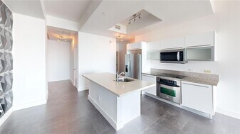888 Biscayne Blvd, Unit 4704 in Miami, FL - Building Photo