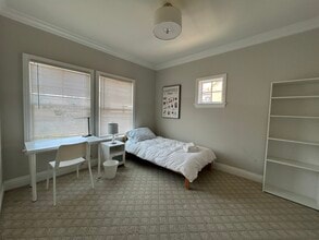 97 N Parkwood Ave in Pasadena, CA - Foto de edificio - Building Photo