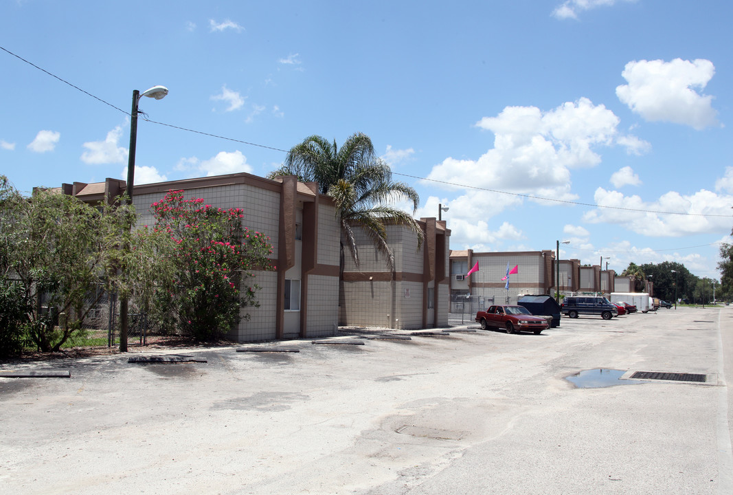 Regency Manor Apartments in Tampa, FL - Building Photo