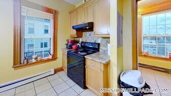 21 Alpine St, Unit 2 in Boston, MA - Building Photo