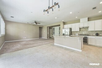 13000 Pemberley Passage Ave in Bakersfield, CA - Building Photo - Building Photo