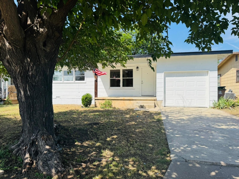 1005 N Jackson St in San Angelo, TX - Building Photo
