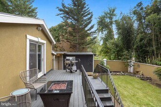 2730 Oak Valley Dr in Vienna, VA - Building Photo - Building Photo