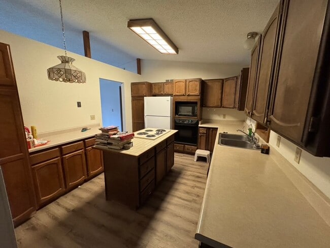 3041 Timberbrook Dr in North Pole, AK - Building Photo - Building Photo