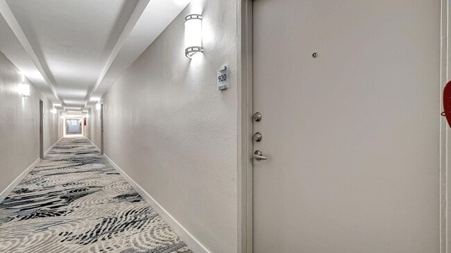 3000 S Ocean Dr, Unit 920 in Hollywood, FL - Foto de edificio - Building Photo