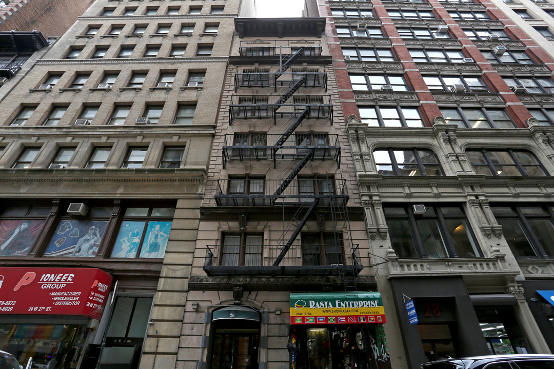 26 W 27th St in New York, NY - Building Photo