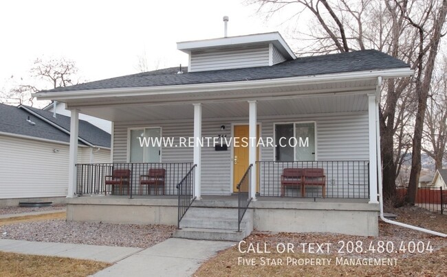 property at 711 S 4th Ave