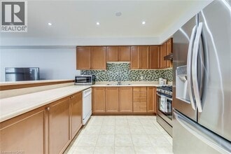 4084 Kryzan Dr in Burlington, ON - Building Photo - Building Photo