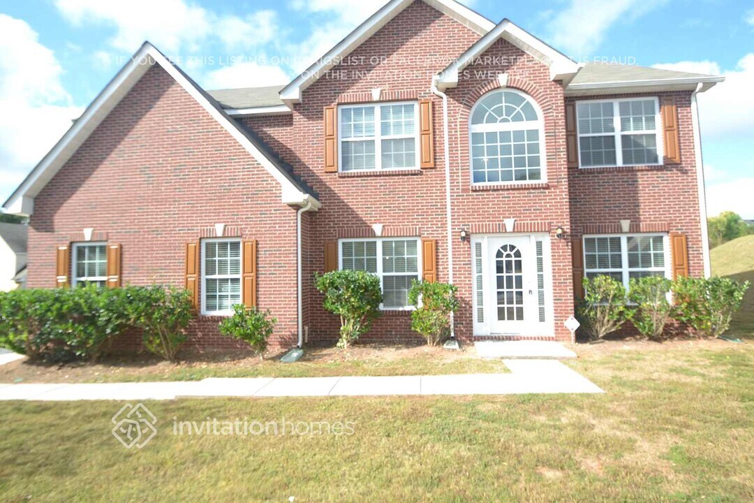 4968 Locherby Dr in Fairburn, GA - Building Photo