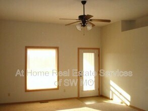 1153 N Northwood Ave in Republic, MO - Foto de edificio - Building Photo