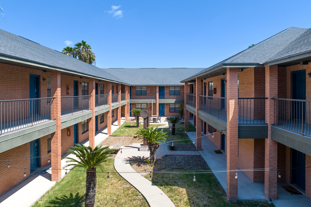 Brentwood Apartments in McAllen, TX - Building Photo