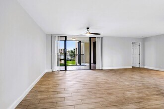 19800 Sandpointe Bay Dr in Tequesta, FL - Building Photo - Building Photo