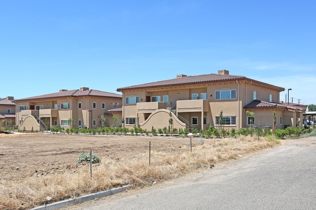 Legacy Commons in Fresno, CA - Foto de edificio - Building Photo