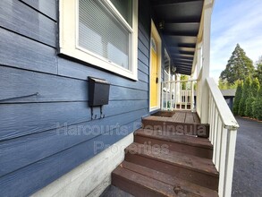 1330 N Lafayette Ave in Bremerton, WA - Building Photo - Building Photo