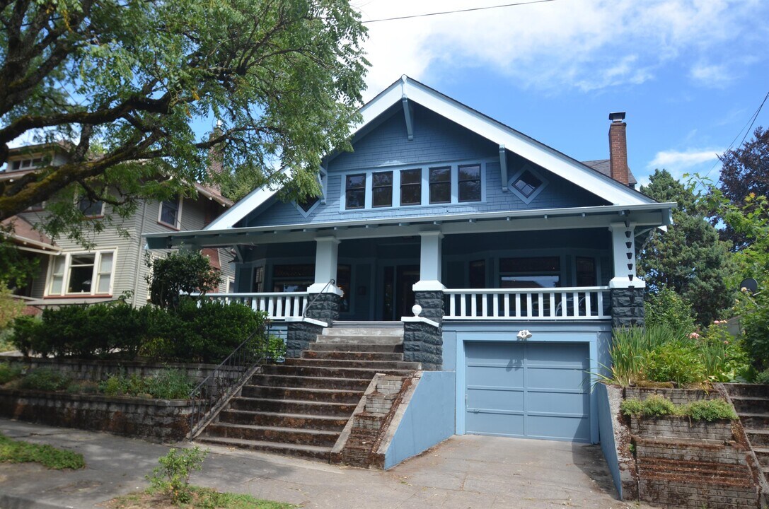 1614 SE 22nd Ave in Portland, OR - Foto de edificio