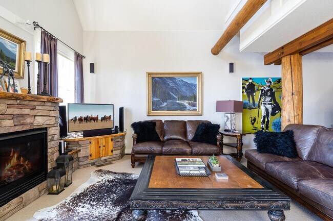4 Lower Saddle Ridge Rd in Big Sky, MT - Foto de edificio - Building Photo