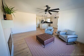 112 W 2nd St, Unit F in Owasso, OK - Building Photo - Building Photo