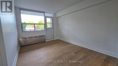 407-230-230 Oak St in Toronto, ON - Building Photo - Building Photo
