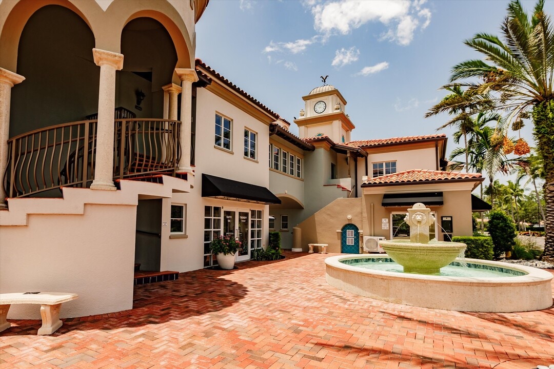 3200 Village Walk Cir, Unit Apartment 201 in Naples, FL - Foto de edificio