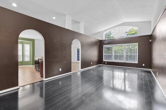 5204 New Brittany Ln in Zephyrhills, FL - Building Photo - Building Photo