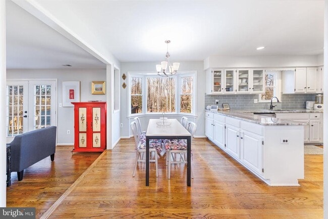 980 Old Holly Dr in Great Falls, VA - Building Photo - Building Photo