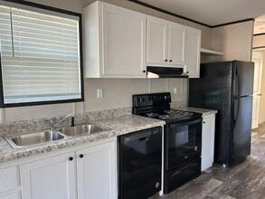 17031 US-301 in Dade City, FL - Building Photo - Building Photo