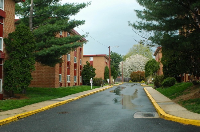 Newport Terrace Apartments in Wilmington, DE - Building Photo - Building Photo