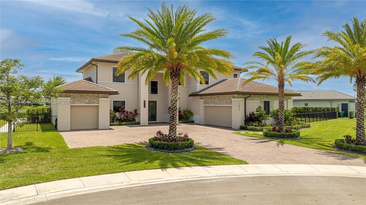 1830 Meadows Dr in Davie, FL - Building Photo