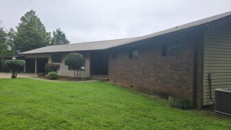 139 Eight Point Dr in Sylva, NC - Building Photo