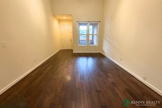 1359 Wayne Way in San Mateo, CA - Building Photo - Building Photo