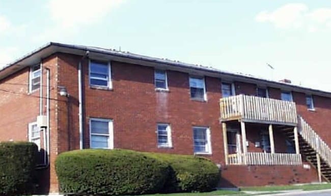 Woodside Apartments in Edison, NJ - Foto de edificio - Building Photo