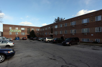 Robert Court Apartments in Philadelphia, PA - Building Photo - Building Photo