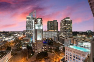 3324 Peachtree Rd NE in Atlanta, GA - Building Photo