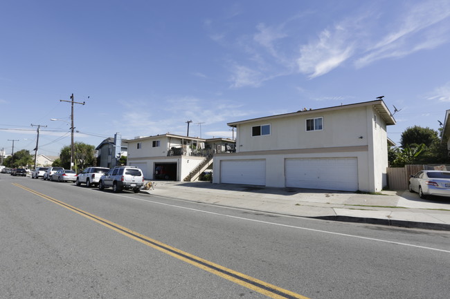 17242-17252 Ash St in Huntington Beach, CA - Foto de edificio - Building Photo