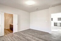 738 Nichols Dr photo'