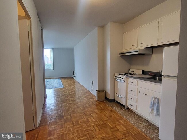 604-36 S Washington Square in Philadelphia, PA - Building Photo - Building Photo