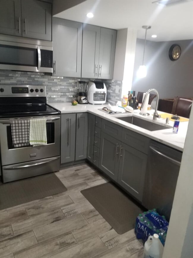 6562 Racquet Club Dr in Lauderhill, FL - Building Photo - Building Photo