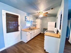 689 Beaver in Tow, TX - Building Photo - Building Photo