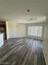 7155 S Durango Dr, Unit 304 in Las Vegas, NV - Foto de edificio - Building Photo