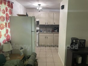 451 Divinity St in Bristol, CT - Building Photo - Building Photo
