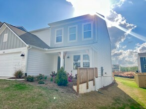 372 Traminer Wy in Braselton, GA - Building Photo - Building Photo