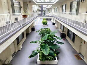 Bronson Towers in Los Angeles, CA - Building Photo - Building Photo