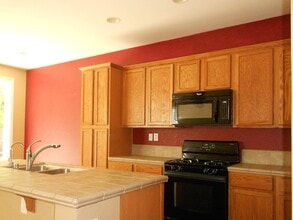 199 Mississippi Dr in Yuba City, CA - Building Photo - Building Photo