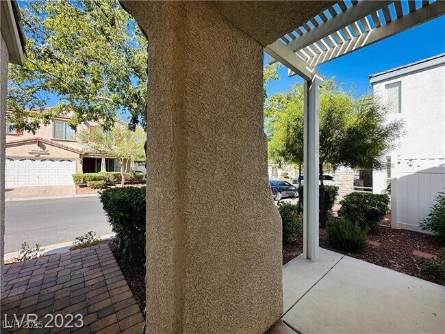 6269 Glimmering Light Ave in Las Vegas, NV - Foto de edificio - Building Photo