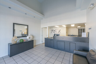 Emerald Suites Valley View in Las Vegas, NV - Building Photo - Interior Photo